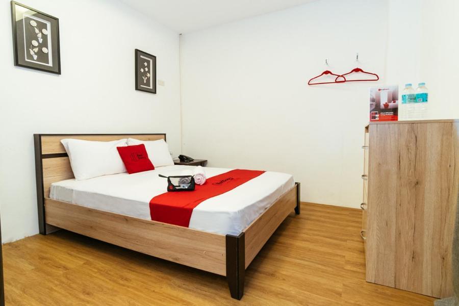Reddoorz Plus Near Commonwealth Regalado Quezon City Zewnętrze zdjęcie